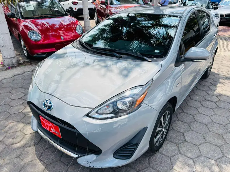 Foto Toyota Prius C 1.5L usado (2021) color Plata financiado en mensualidades(enganche $90,569 mensualidades desde $8,045)