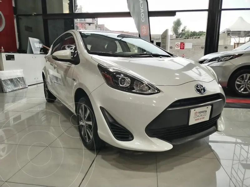 Foto Toyota Prius C 1.5L usado (2019) color Blanco precio $274,000