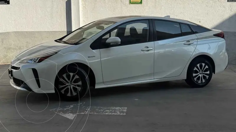 Foto Toyota Prius Premium usado (2020) color Blanco precio $374,000