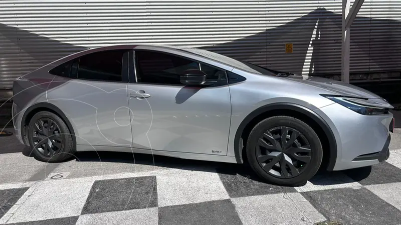 Foto Toyota Prius Base usado (2023) color plateado precio $390,000