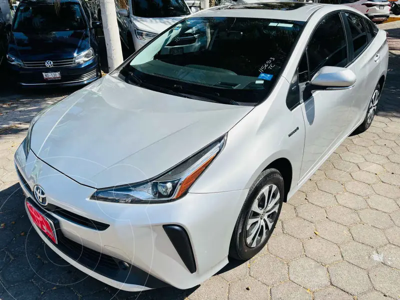 Foto Toyota Prius Premium usado (2020) color Plata financiado en mensualidades(enganche $101,319 mensualidades desde $8,999)