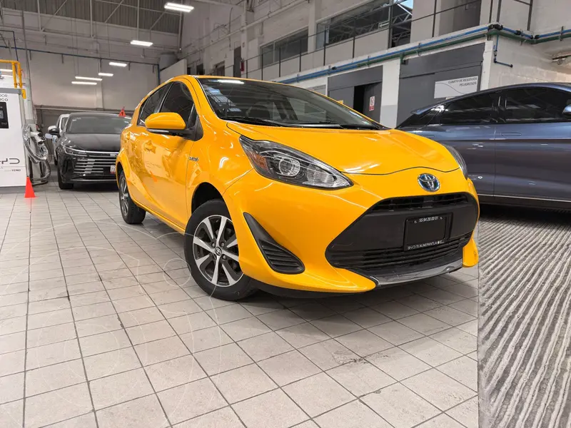 Foto Toyota Prius Premium usado (2021) color Amarillo financiado en mensualidades(enganche $120,802 mensualidades desde $5,190)
