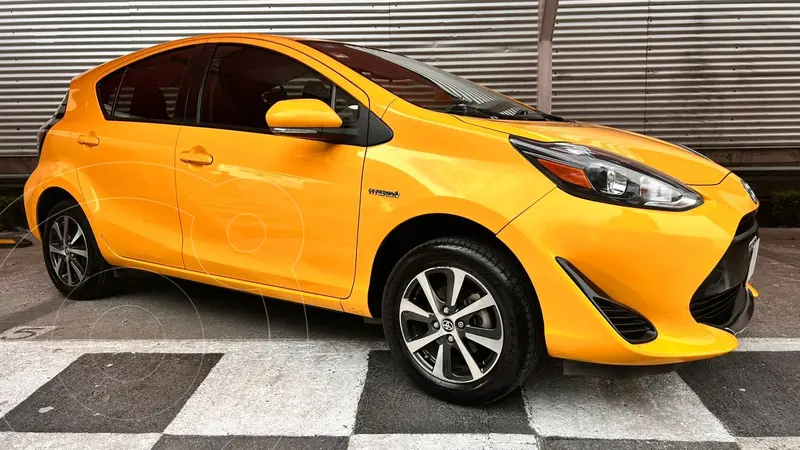 Foto Toyota Prius Premium usado (2020) color Amarillo precio $310,000