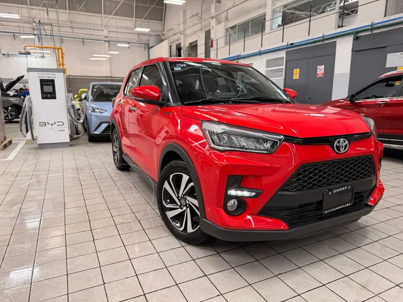 Foto Toyota Raize XLE usado (2025) color Rojo precio $379,900