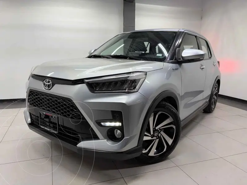 Foto Toyota Raize XLE Aut usado (2022) color Plata financiado en mensualidades(enganche $71,500 mensualidades desde $7,053)