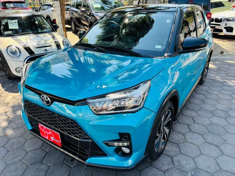 Foto Toyota Raize XLE Aut Bi-Tono usado (2024) color Azul financiado en mensualidades(enganche $104,006 mensualidades desde $9,238)