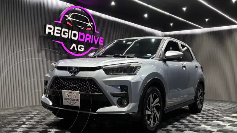 Foto Toyota Raize XLE Aut usado (2022) color Gris financiado en mensualidades(enganche $67,600 mensualidades desde $7,510)