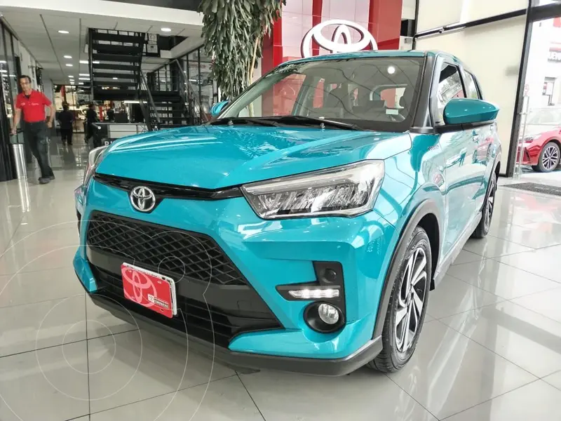 Foto Toyota Raize XLE Aut usado (2023) color Turquesa precio $335,000