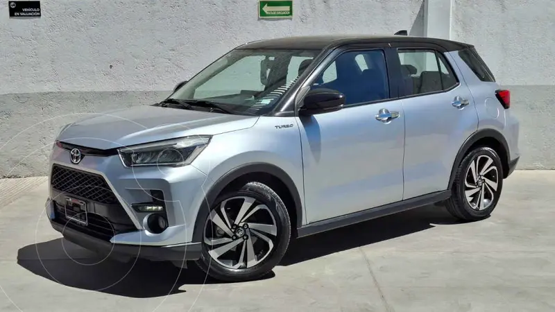 Foto Toyota Raize XLE Aut Bi-Tono usado (2024) color Plata precio $379,000