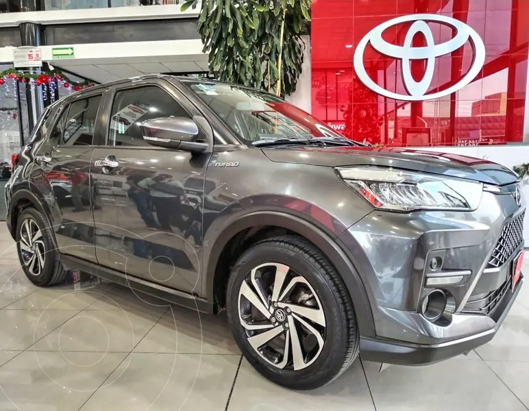 Foto Toyota Raize XLE Aut usado (2023) color Gris Oscuro precio $318,000