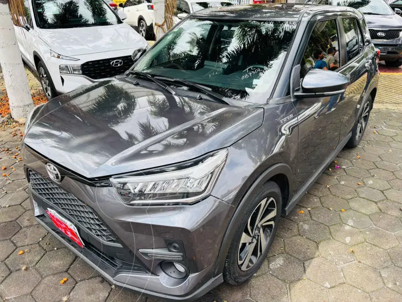 Foto Toyota Raize XLE Aut usado (2023) color Gris financiado en mensualidades(enganche $93,256 mensualidades desde $8,283)