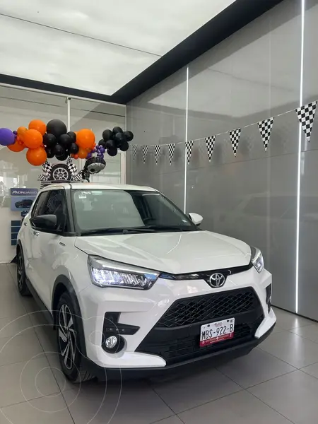 Foto Toyota Raize XLE usado (2024) color Blanco financiado en mensualidades(enganche $153,405 mensualidades desde $6,454)