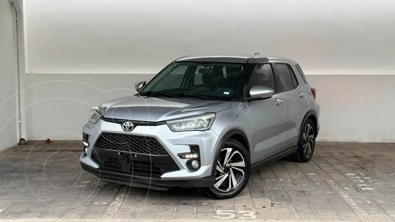 Foto Toyota Raize XLE Aut usado (2023) color Plata financiado en mensualidades(enganche $75,900 mensualidades desde $7,487)