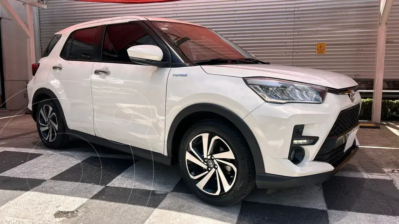 Foto Toyota Raize XLE Aut usado (2023) color Blanco precio $350,000