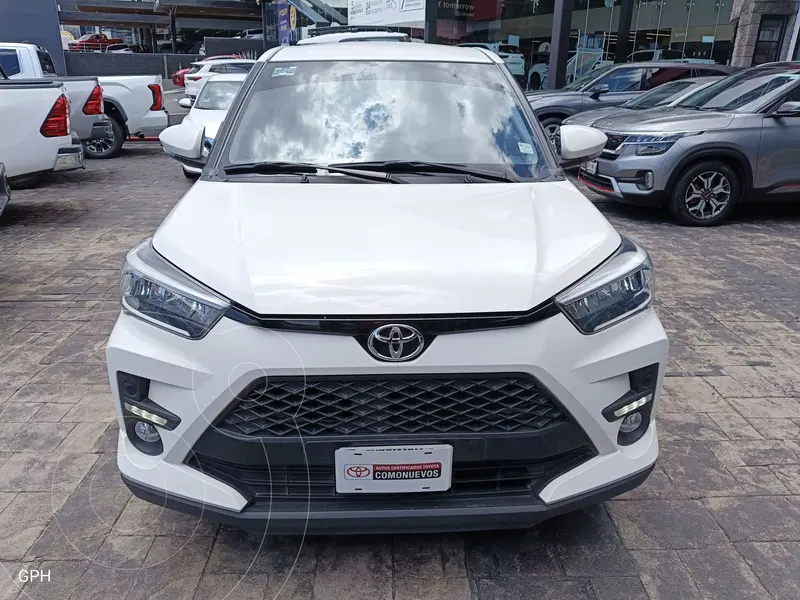 Foto Toyota Raize XLE Aut usado (2023) color Blanco precio $355,000