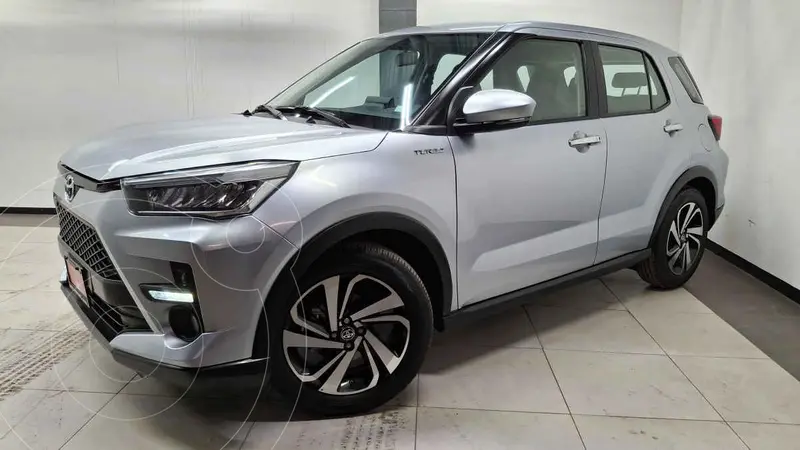 Foto Toyota Raize XLE Aut usado (2025) color Plata financiado en mensualidades(enganche $81,769 mensualidades desde $8,066)