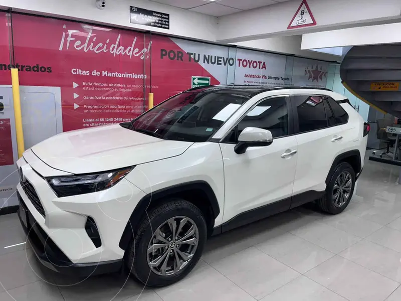 Foto Toyota RAV4 HEV Limited usado (2022) color Blanco financiado en mensualidades(enganche $140,602 mensualidades desde $13,870)