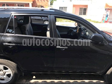 Foto Toyota RAV4 2.4L Base 3a. fila de asientos usado (2012) color Negro precio $185,000