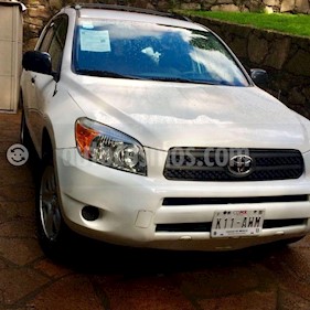 Foto Toyota RAV4 2.5L Base 3a. fila de asientos usado (2008) color Blanco precio $138,000