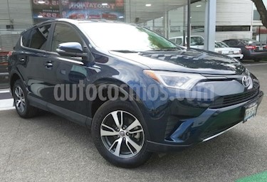 foto Toyota RAV4 5P XLE L4 TA QC F. NIEBLA RA-17 4X4 usado (2018) color Azul Marino precio $370,000