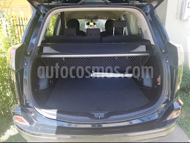 Foto Toyota Rav4 2.0 Lujo 4X2 usado (2017) color Azul Metalico precio $11.700.000