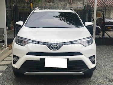 Toyota Rav4 2.0L STreet 4x2 usado (2017) color Blanco precio $60.000.000