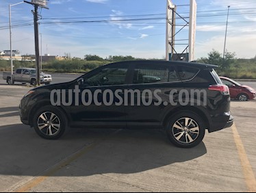 foto Toyota RAV4 LE usado (2017) color Negro precio $280,000