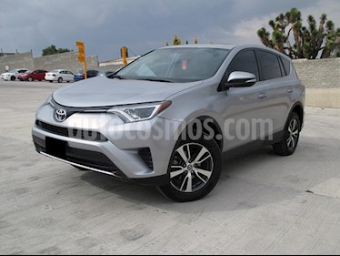 Toyota RAV4 XLE usado (2016) color Plata precio $265,000