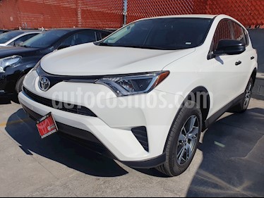 foto Toyota RAV4 LE usado (2018) color Blanco Perla precio $325,000