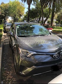 Toyota RAV4 XLE 4WD usado (2016) color Gris Oscuro precio $323,000
