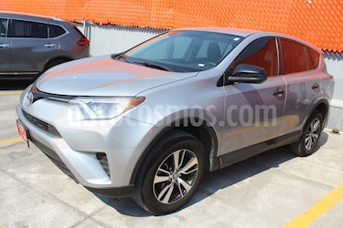 Toyota RAV4 LE usado (2018) color Plata precio $349,000