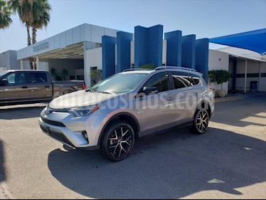 Toyota RAV4 SE 4WD usado (2017) color Plata precio $350,000
