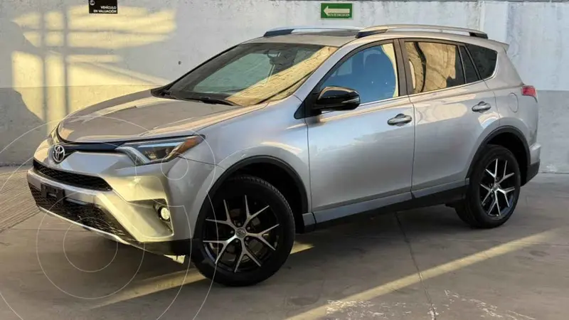 Foto Toyota RAV4 SE 4WD usado (2017) color Gris precio $339,000