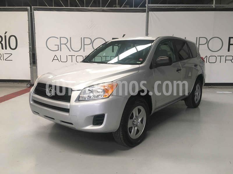 Toyota RAV4 2.4L Base 3a. fila de asientos usado (2010) color Plata precio $138,000