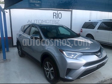 Toyota RAV4 XLE usado (2017) color Plata precio $309,000