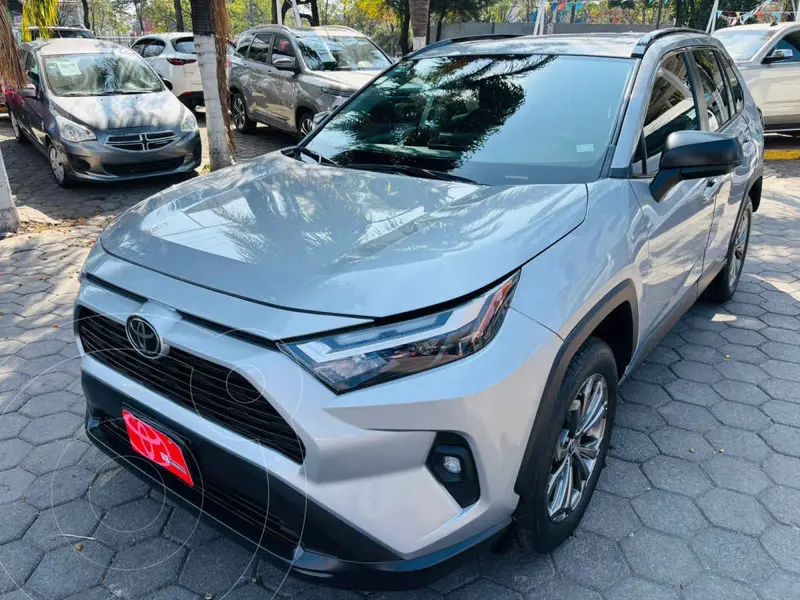 Foto Toyota RAV4 XLE usado (2022) color Plata precio $473,000