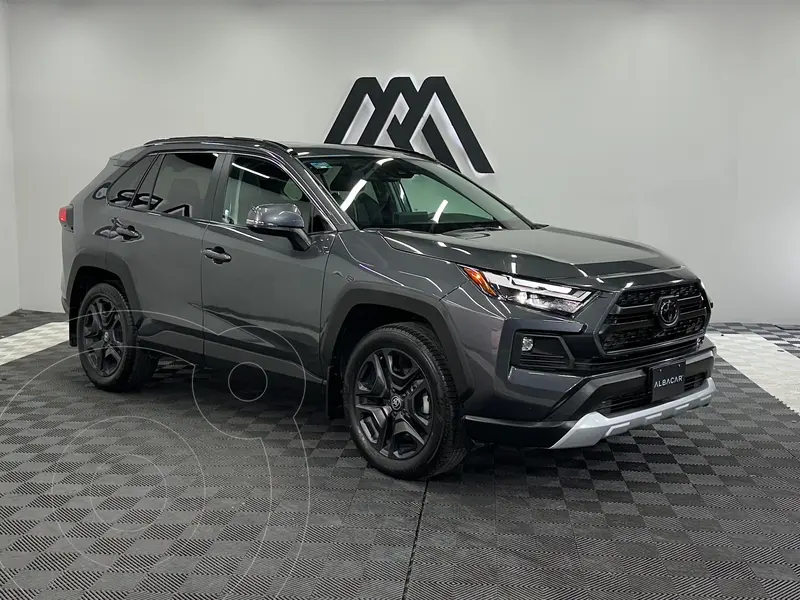 Foto Toyota RAV4 Adventure usado (2024) color Gris precio $597,999
