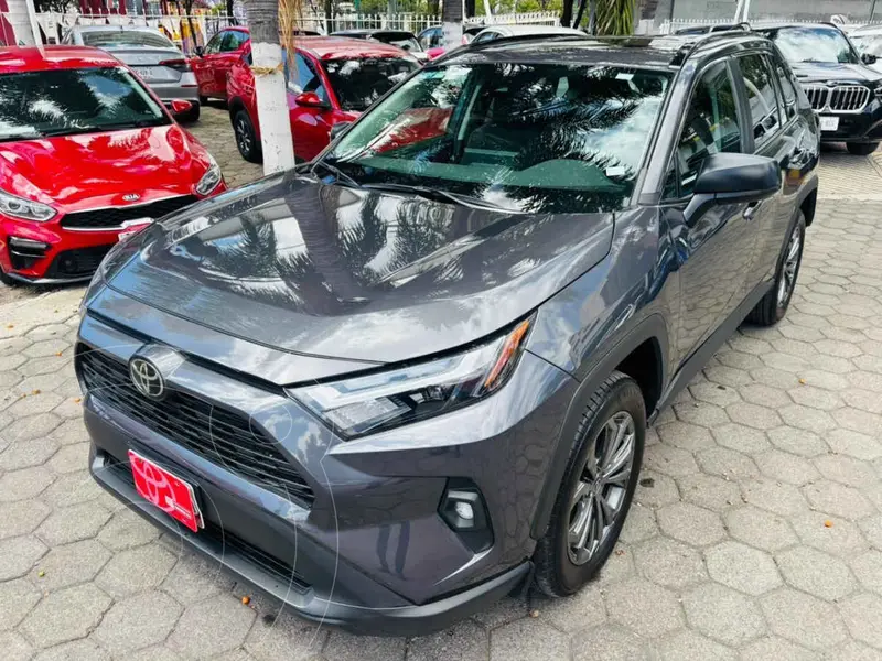 Foto Toyota RAV4 XLE usado (2022) color Gris financiado en mensualidades(enganche $130,881 mensualidades desde $11,625)