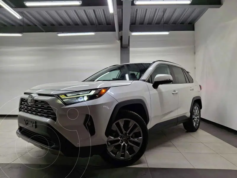 Foto Toyota RAV4 Limited usado (2022) color Blanco financiado en mensualidades(enganche $126,500 mensualidades desde $12,479)