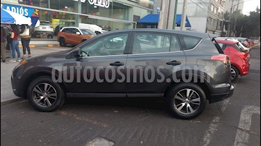 foto Toyota RAV4 LE usado (2019) color Gris Metálico precio $285,000