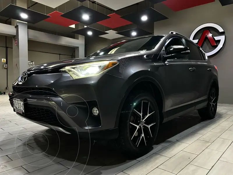 Foto Toyota RAV4 SE 4WD usado (2018) color Gris Oscuro precio $369,000