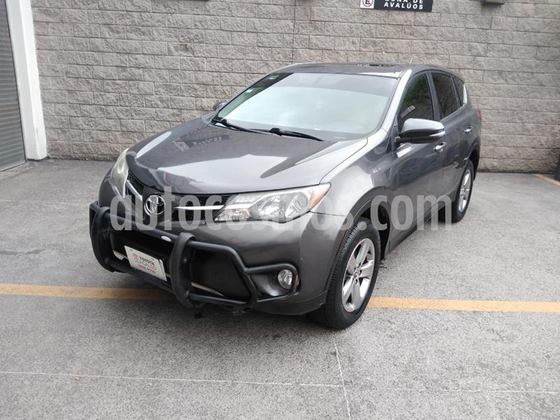 Toyota RAV4 XLE usado (2015) color Gris precio $235,000