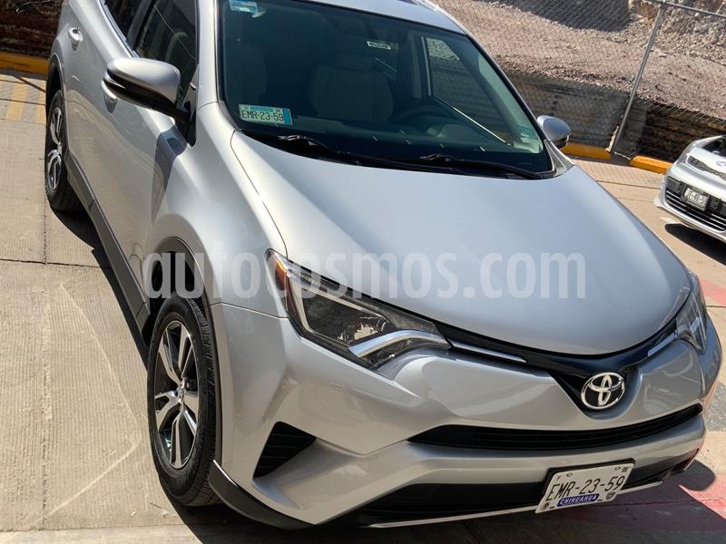 Toyota RAV4 XLE usado (2017) color Plata Dorado precio $330,000