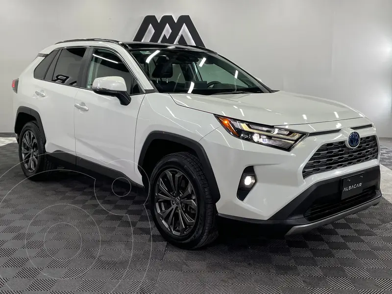 Foto Toyota RAV4 Limited usado (2022) color Blanco precio $597,999
