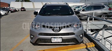 Toyota RAV4 SE 4WD usado (2017) color Plata precio $370,000