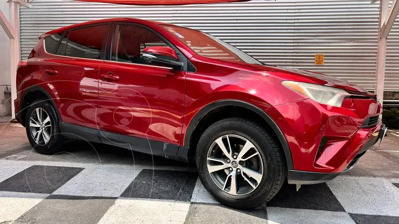 Foto Toyota RAV4 XLE 4WD usado (2018) color Rojo precio $343,000