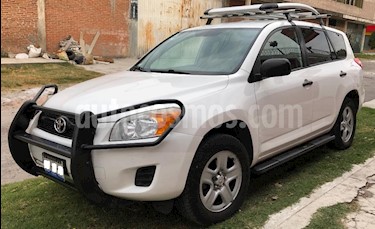 Toyota RAV4 2.5L Base 3a. fila de asientos usado (2011) color Blanco precio $169,900
