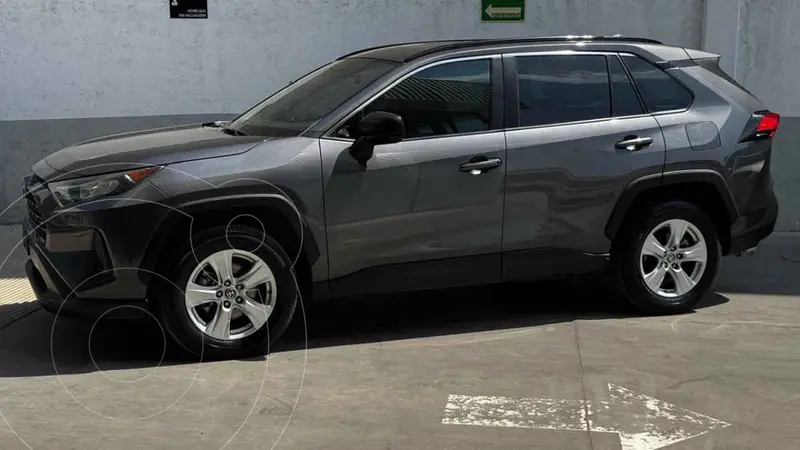 Foto Toyota RAV4 LE usado (2021) color Gris precio $419,000