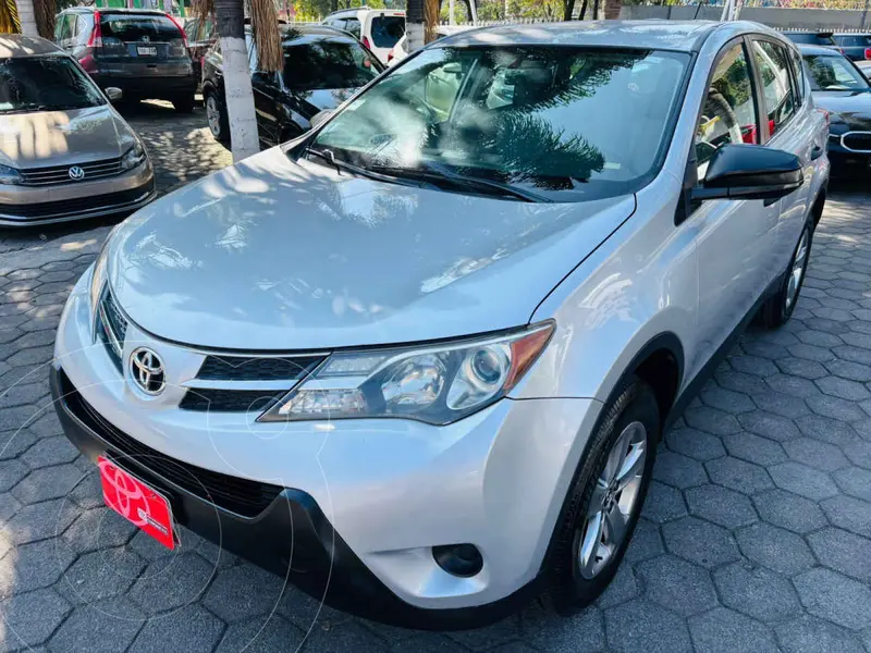 Foto Toyota RAV4 LE usado (2015) color Plata precio $277,000