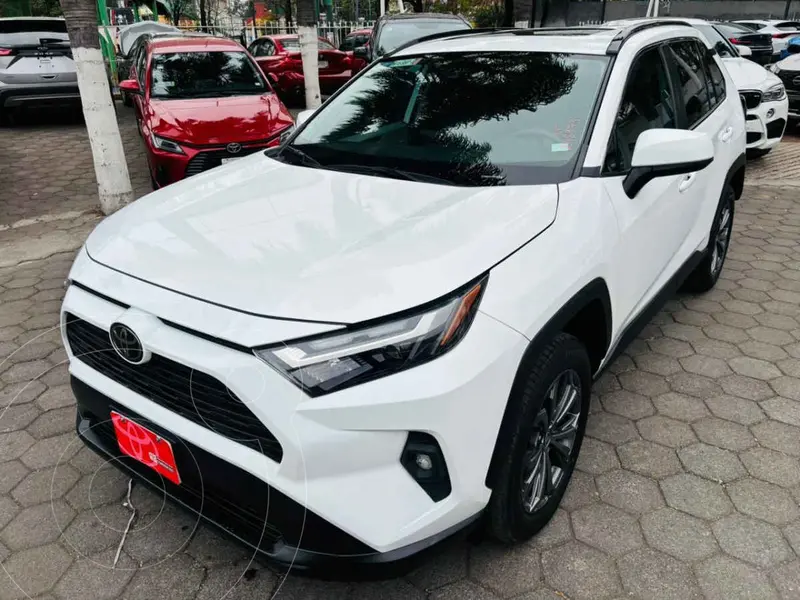 Foto Toyota RAV4 XLE usado (2023) color Blanco financiado en mensualidades(enganche $134,106 mensualidades desde $11,912)